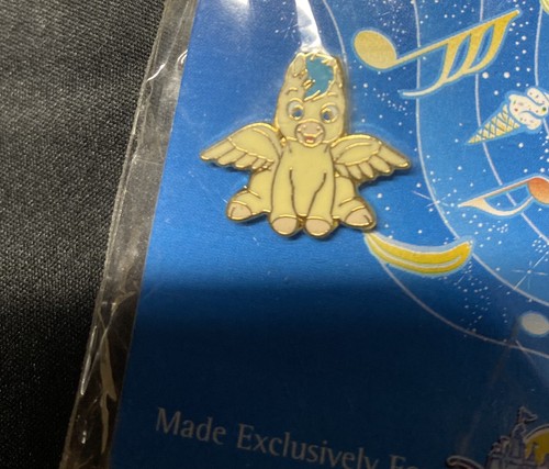 DISNEYLAND - CAST EXCLUSIVE - FANTASIA ICE CREAM SERIES PIN WHITE BABY PEGASUS - Bild 2 von 3