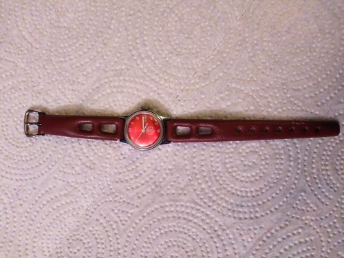 Timex Pfadfinderuhr mit Datum Vintage rotes Zifferblatt Lederband - Bild 2 von 7