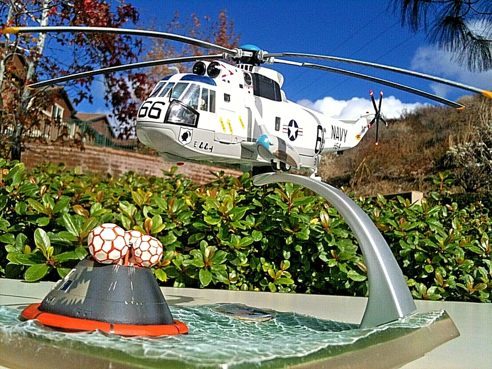 Corgi Sea King Helicopter USN 1969 Apollo 11 Recovery, Sea King & Apollo Capsule - Image 2 of 4