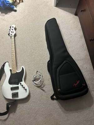 Fender Squier Jazz Bass, White, 4-string, Three Knobs, With Case