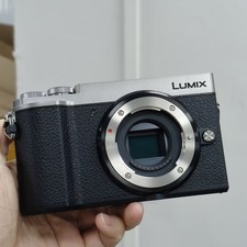 Panasonic Lumix DC-GX9 20.3MP Mirrorless Camera Body Only English -95 NEW