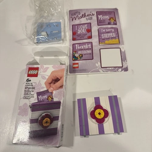 5005878 LEGO Buildable Mothers' Day Card. Open box