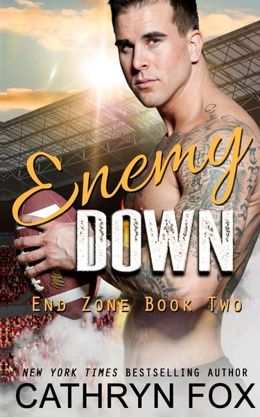Enemy Down Cathryn Fox Taschenbuch End Zone Kartoniert / Broschiert Englisch-image
