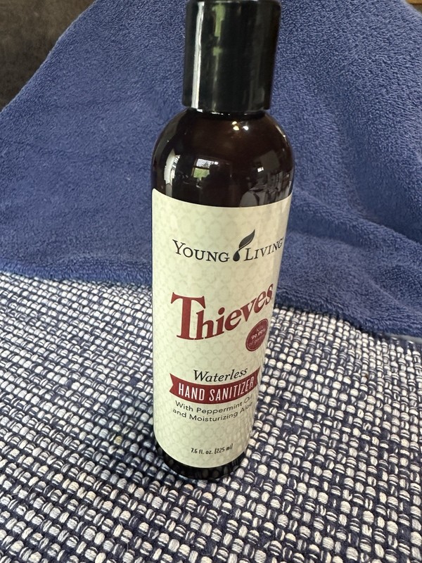 Young Living Thieves Waterless Hand Sanitizer Peppermint Oil 7.6 fl oz