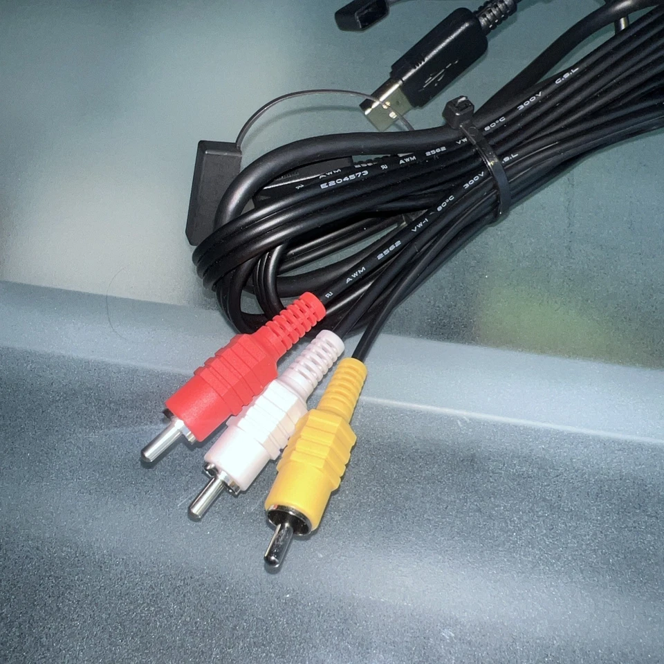 Composite RCA Cable AV Video USB Charger for 30 Pin IPod IPad2 3 IPhone 4 4S - Image 3 of 3