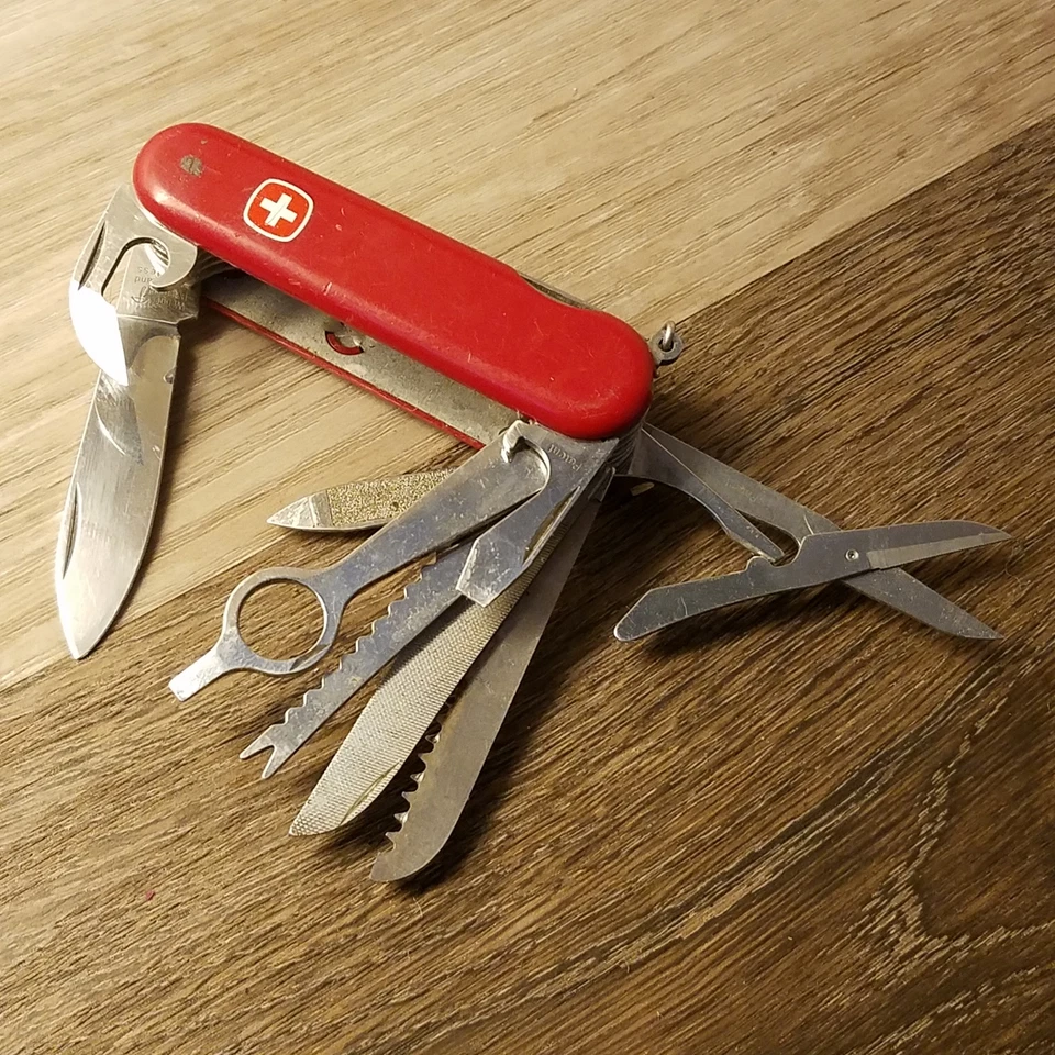 NAVAJA SUIZA WENGER MONARCA 85 MM MULTIHERRAMIENTA 7 CAPAS Foto 2 de 4