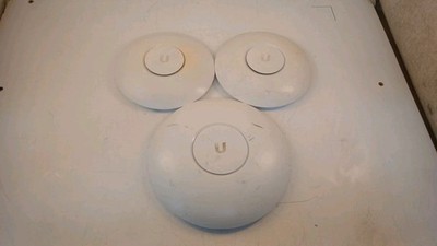 **MIXED LOT OF 3 Ubiquiti Wireless Access Points 2x UAP-AC-Lite, 1x UAP, AC-Pro