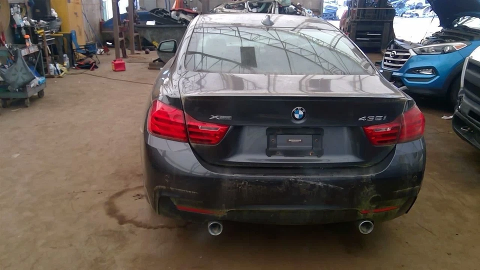 Pinça de passageiro dianteira sem freios de cerâmica carbono compatível com 15-20 BMW M4 6642023 - Imagem 2 de 4