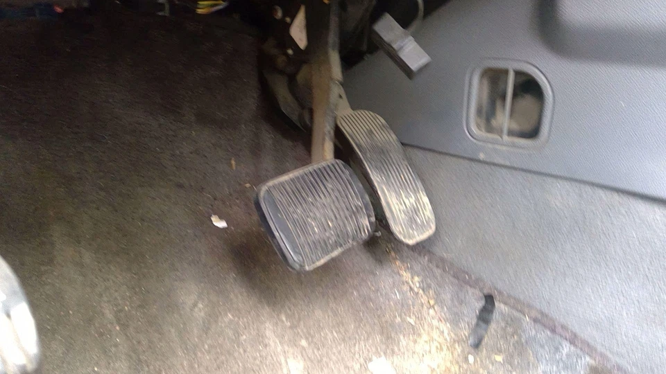 Ford Freestyle 2007 montaje de pedal de gasolina y freno ajustable OEM Foto 2 de 4