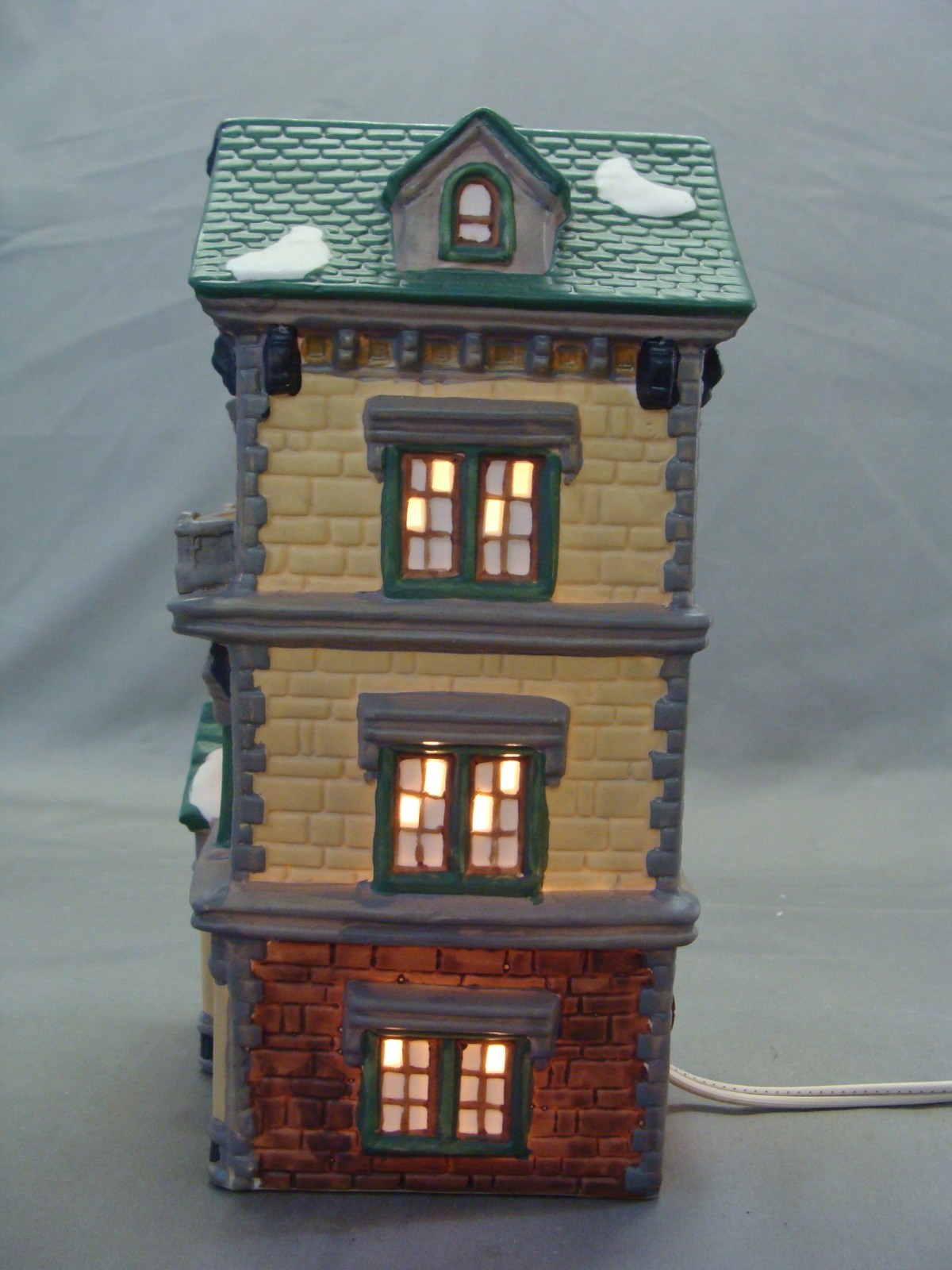 1994 O'well Novelty Dickens Keepsake "3 Story House" Porcelain Lighted