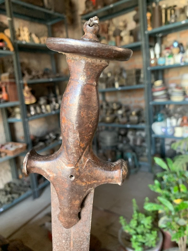 Espada antigua de hierro forjado a mano de principios del siglo XIX período mogol Talwar coleccionable Foto 3 de 4