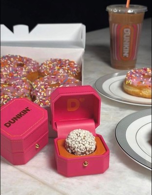 1 Dunkin Donuts Munchkin I Dough Proposal Ring Box Pink Promo Collectible DUNKIN