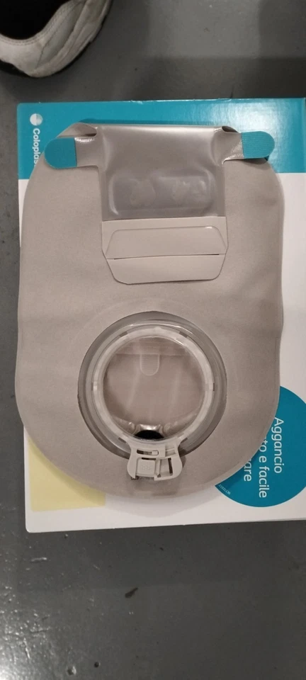 Coloplast Sacche Stomia Ref 11443 + 9 Scatole Placche Stomia SenSura Mio 15/30mm - Immagine 3 di 4