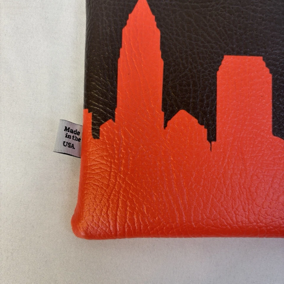 Bolso de Estadio Cleveland Browns Muñequera Horizonte Aprobado Juego NFL 5x7 Teléfono Dinero Foto 3 de 4