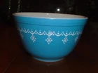 Vintage PYREX GLASS Snowflake Garland MIXING BOWL Turquoise/White 1.5 Pint small
