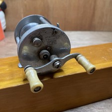 Vintage Pflueger Trump No. 1943 Baitcasting Reel โ Made in USA RE250