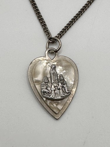 Nice OUR LADY OF FATIMA heart necklace with mother of pearl inlay + 22'' chain