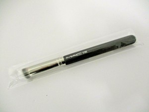 mac concealer brush 270s