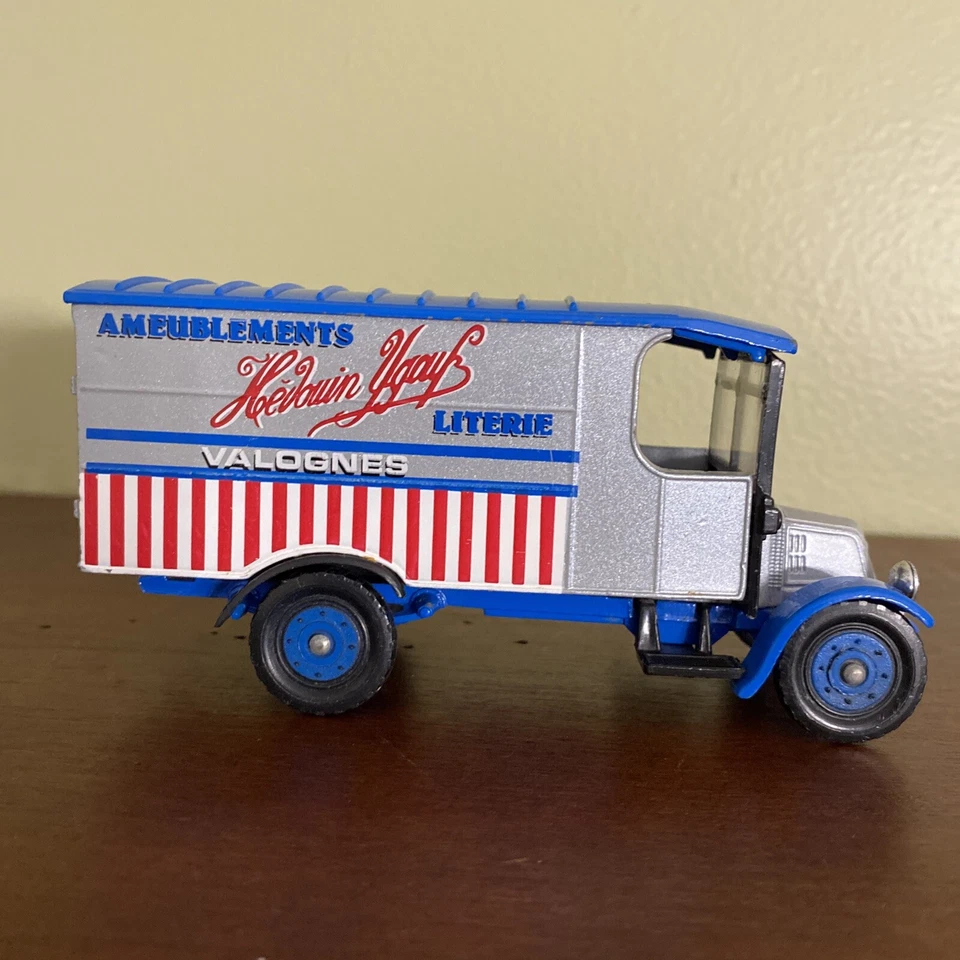 Vintage Corgi Classics Ameublements Literie Valognes Renault Van Diecast - Image 2 of 4