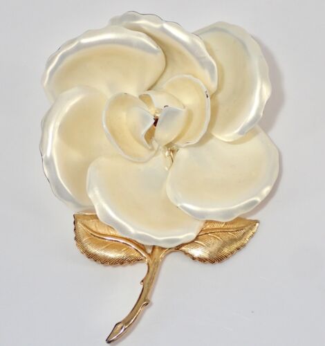 Vtg 1980s White Rose Brooch Enamel Lapel Pin Gold 
