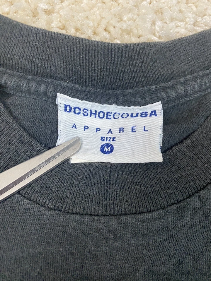 CAMISETA VINTAGE AÑOS 90 DC SHOE CO EE. UU. M HECHA EN EE. UU. SKATE SKATE SNOW Foto 2 de 4