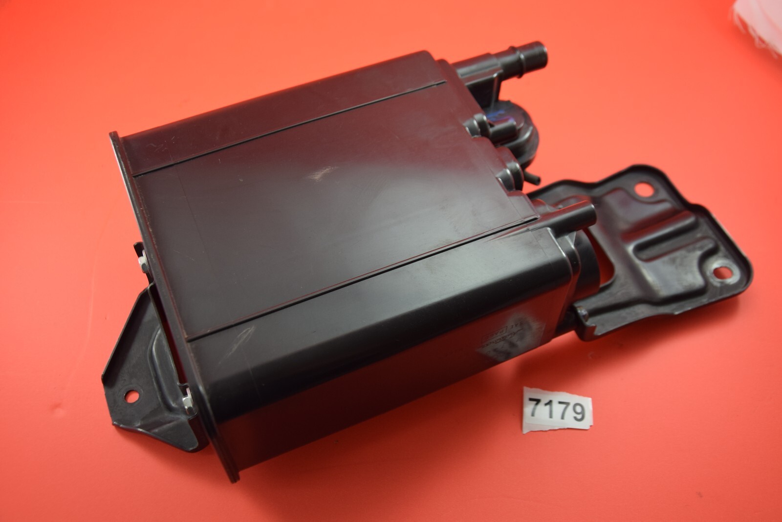 C3 0611 TOYOTA YARIS SCION XD EVAP FUEL VAPOR CANISTER OEM 77740