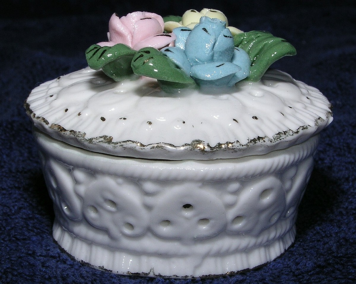 Make sure to save this easy centerpiece idea! I can Boudior Dresser Bowl display picture 1