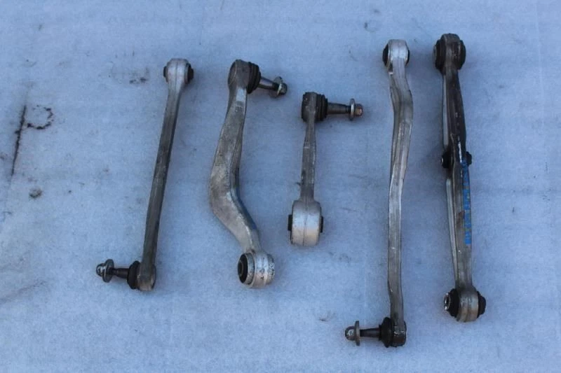 Lexus LS460 2007 lado del pasajero derecho brazos de control inferiores traseros 5 piezas Foto 2 de 4