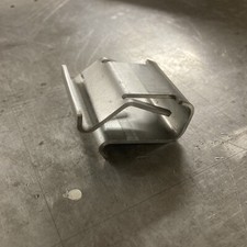 Deutz DX Gummi Kotflügel Klammer Blech Halteblech Stahl Mastercab Halter Clip