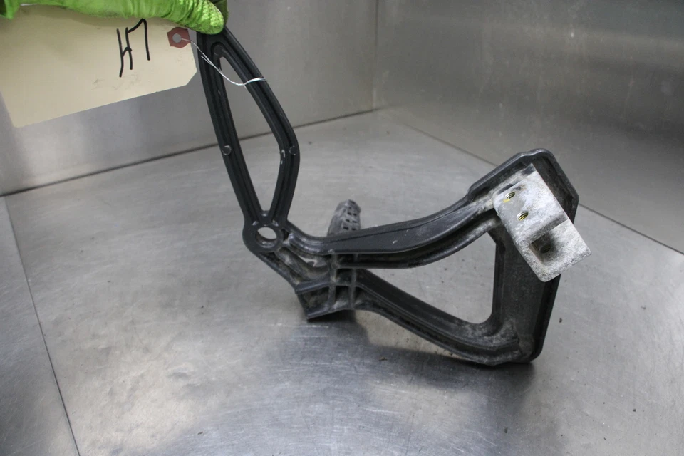 2013 Can-Am Spyder RS-S SE5 Rear Left Passenger Peg Bracket Foto 3 de 4