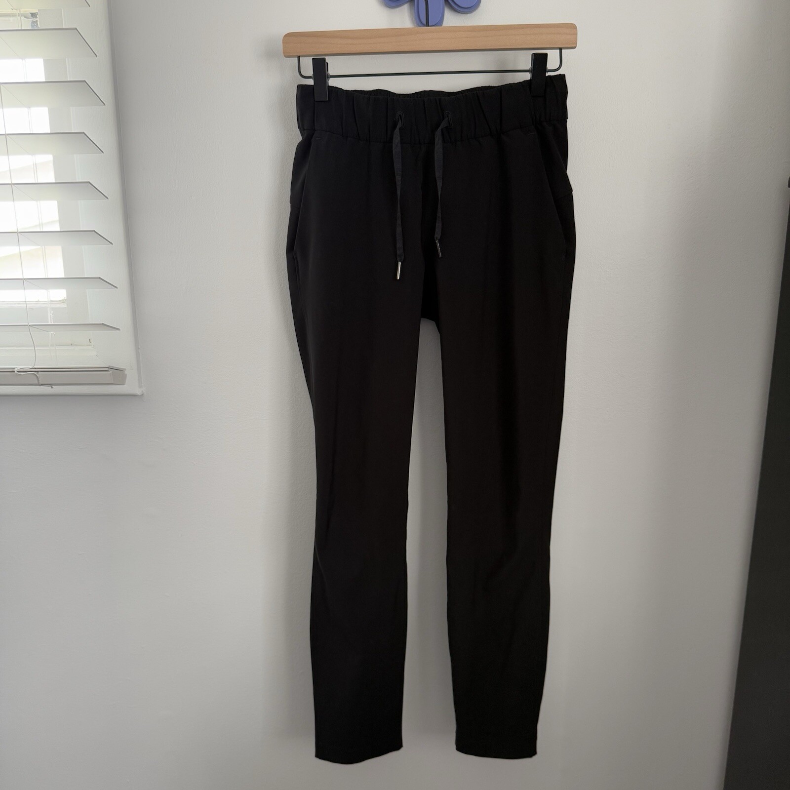 Lulmon Stretch High-Rise 7/8 Pant with Elastic Waist in Black