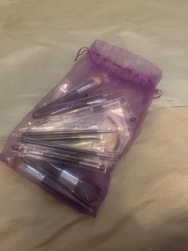 Lot of 24 younique makeup brushes