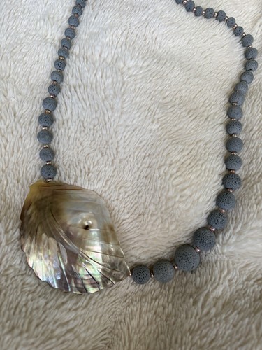 Shell Leaf Beaded Textured Necklace