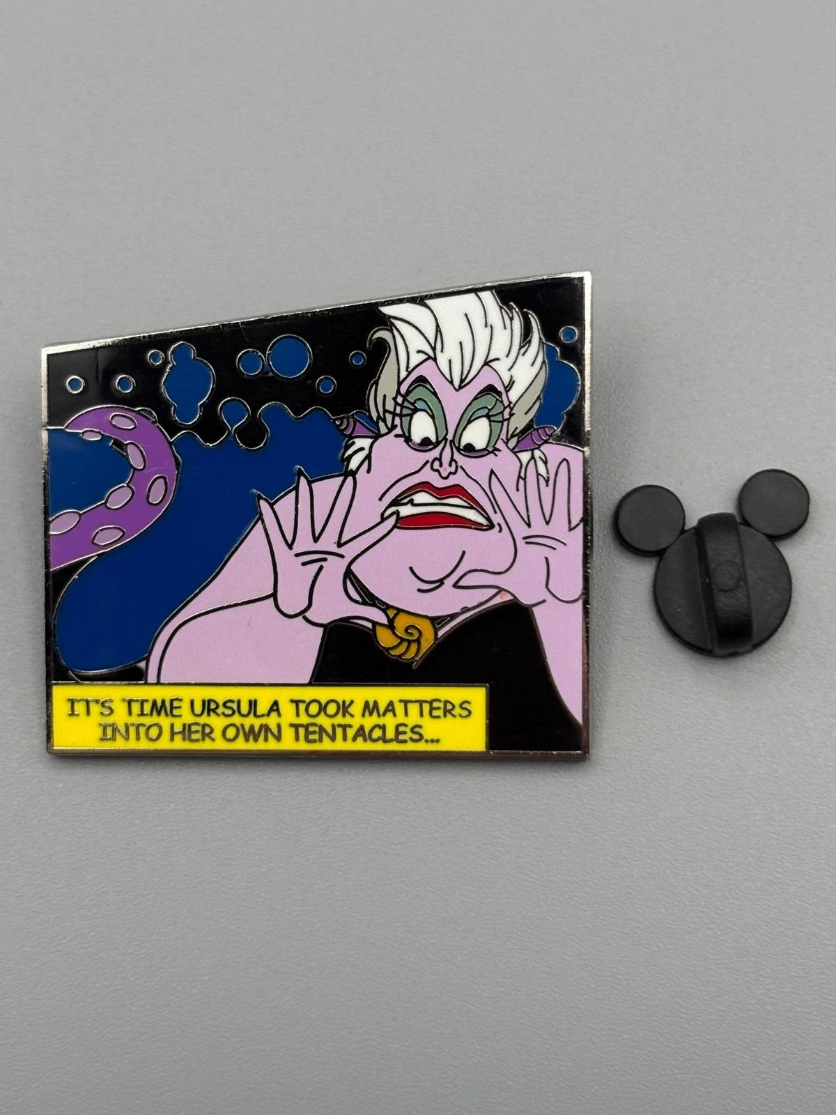 DISNEY TRADING PIN * URSULA * VILLAINS COMIC BOOK * MYSTERY PIN * LITTLE MERMAID