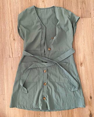 SHEIN Hemdblusenkleid kurz Grün Gr. S V-Ausschnitt Gürtel Taschen