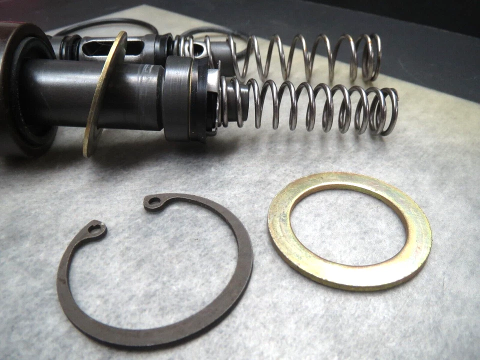 Kit de cilindro maestro de freno para Mercedes 190 1984-91 hecho en Alemania - ¡Envío rápido! Foto 4 de 4