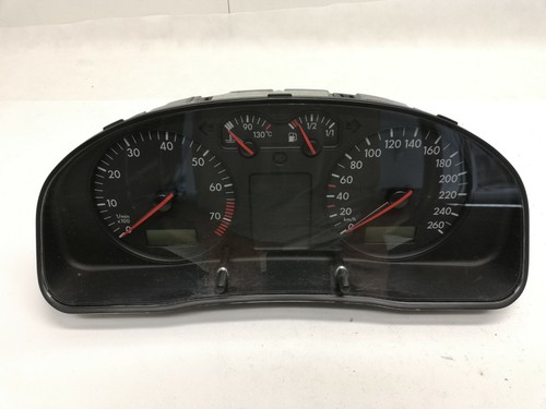 VW Passat 3B 1,6  Tacho Tachometer Kombiinstrument  3B0920800  (06)