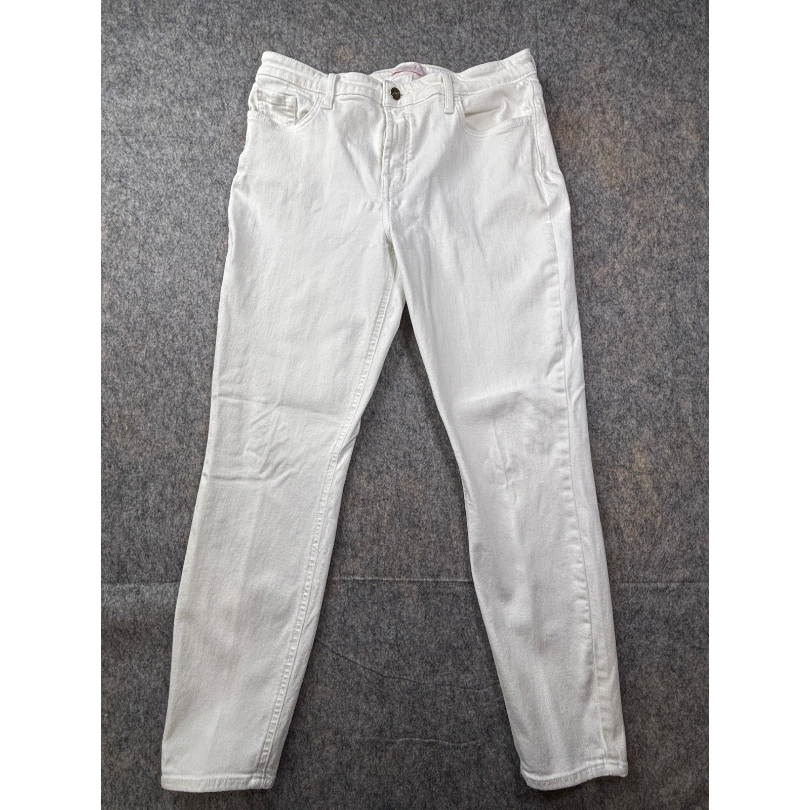 Quiet Luxury Clean Girl Luxe White 32x25
