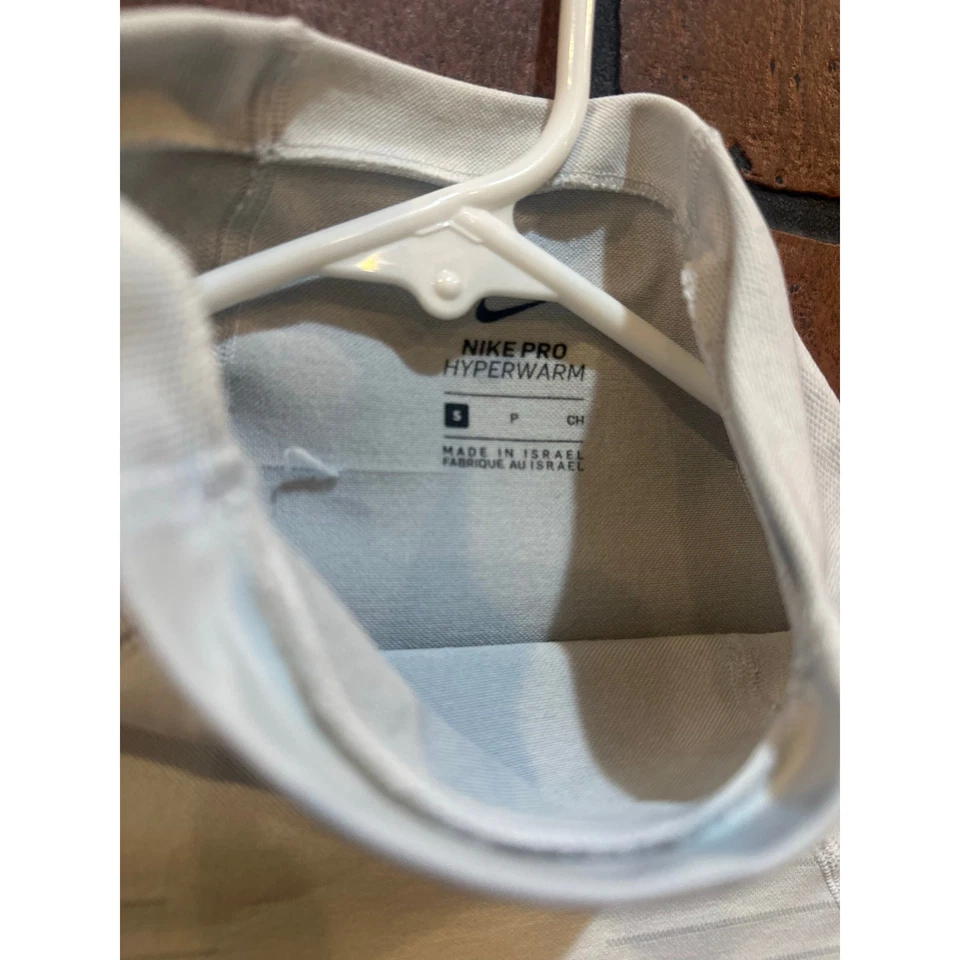 Camiseta deportiva Nike Performance Hyperwarm cuello falso - blanca Foto 4 de 4