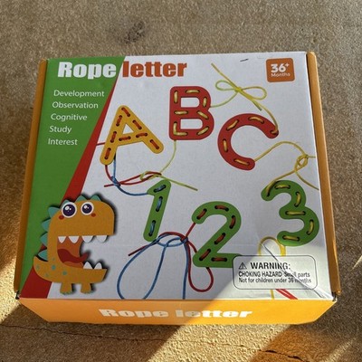 Schnürung Alphabet, 26 Buchstaben 10 Zahlen 8 Schnürsenkel Fädelspielzeug