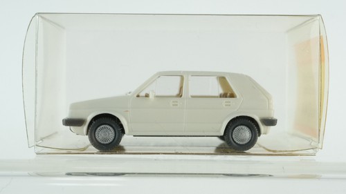 Wiking H0 10044 VW Golf cuatro puertas blanco | Zustand: Gebraucht