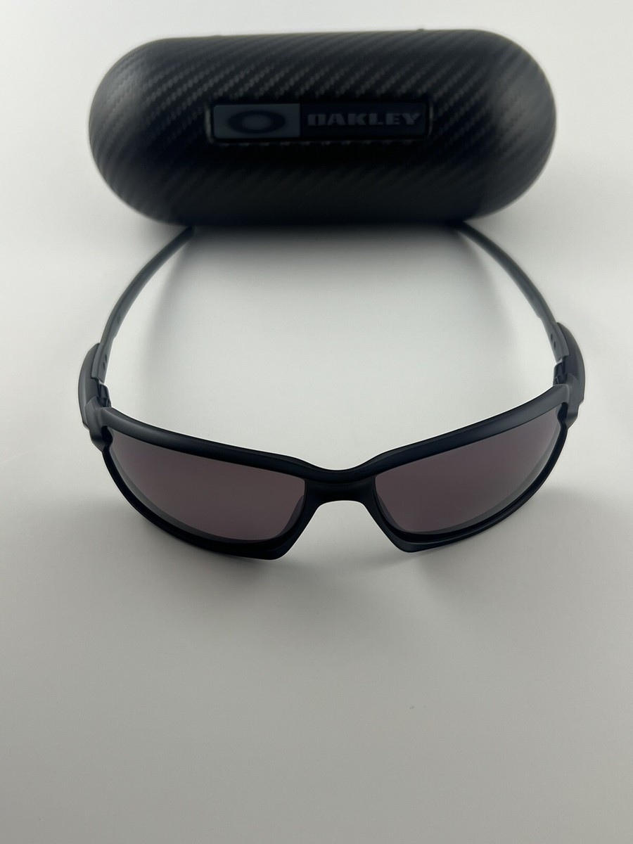 Oakley Carbon Shift Matte Black Prizm Daily Polarized OO9302-06 