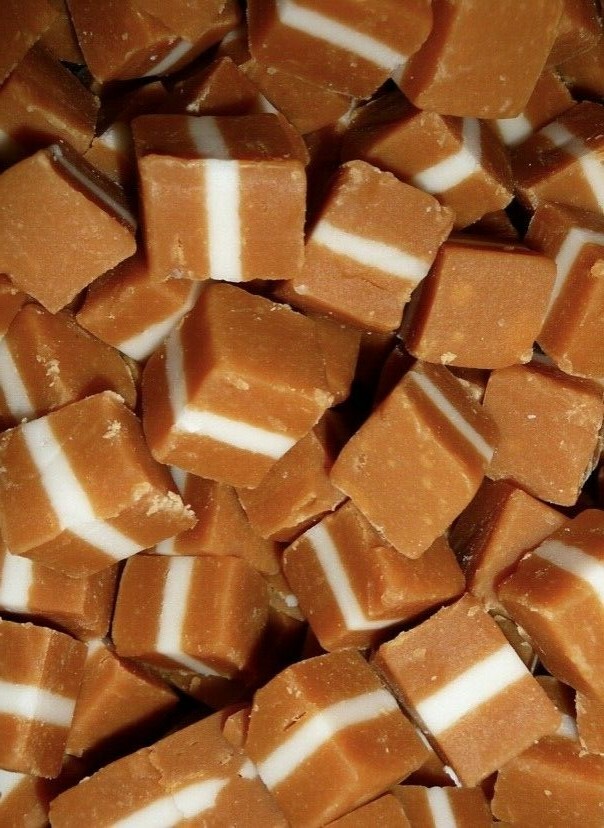 1kg LOLLILAND JERSEY CARAMELS CARAMEL BROWN WHITE SOFT SQUARE BULK