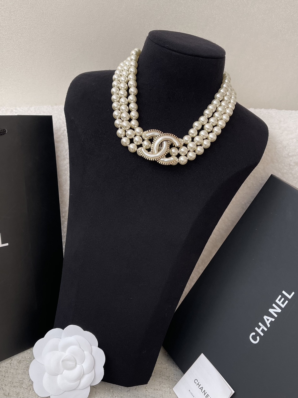 FILA ?CHANEL collana vintage tre file corta di perle CCS materiale ottone 24C