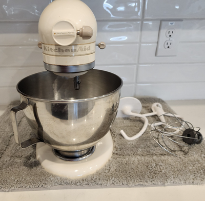 #ad KitchenAid KSM90 10 speed Ultra Power Mixer with Bowl and 3 Attachments Working. $119.00