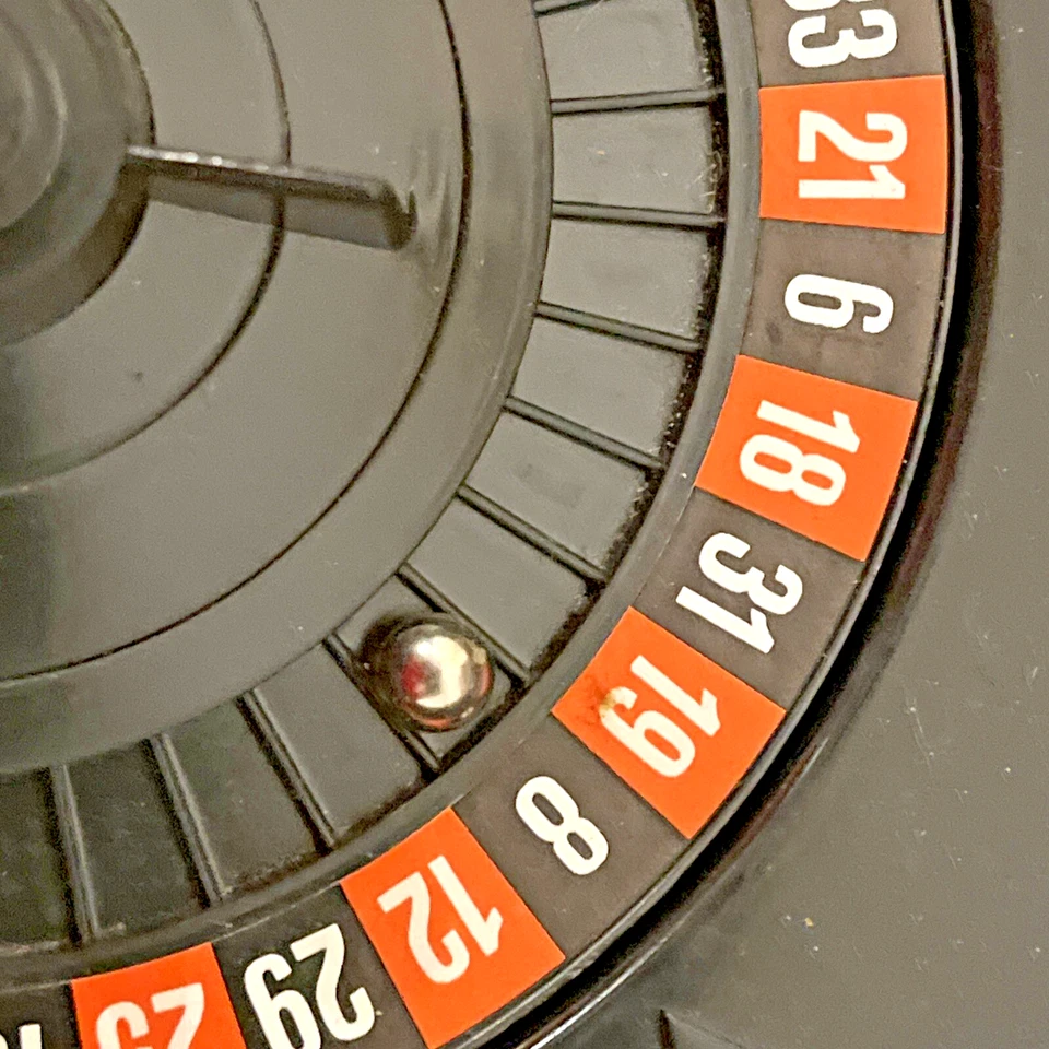 Vintage 1967 Transogram Cap'd Antibe Roulette Outfit Board Game - Image 4 of 4