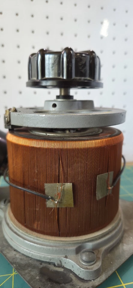 Transformador Variável Vintage Padrão Elétrico "Ajust-A-Volt" 520BU - Imagem 3 de 4