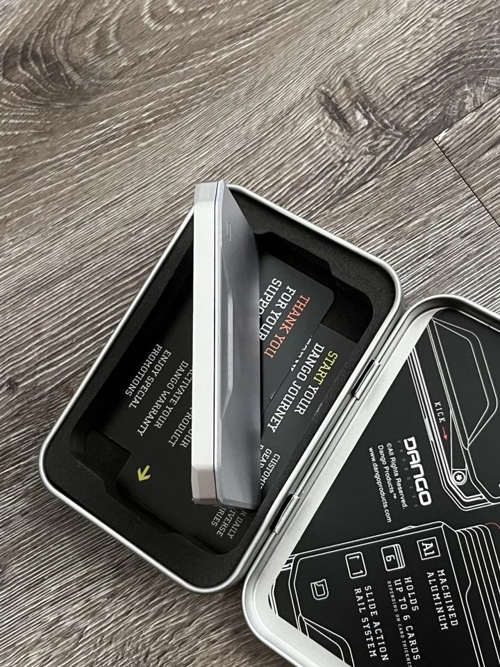 SK 1 Cartera Slide Kick para Hombres Cartera Plateada Satinada Portatarjetas Foto 4 de 4