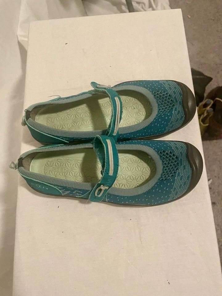 KEEN Moxie Girls  Flat Mary Jane Shoes Teal Mesh/Leather, Size 2 - Image 4 of 4