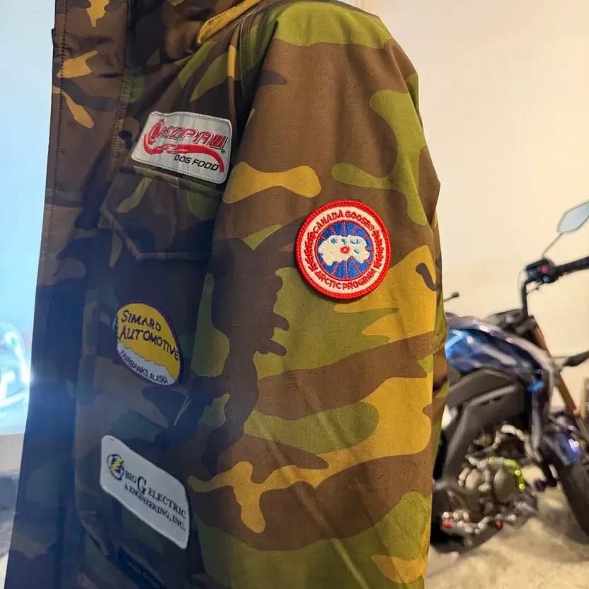 Canada Goose Camo Puffer Jacket - Lightly Used thumbnail 3